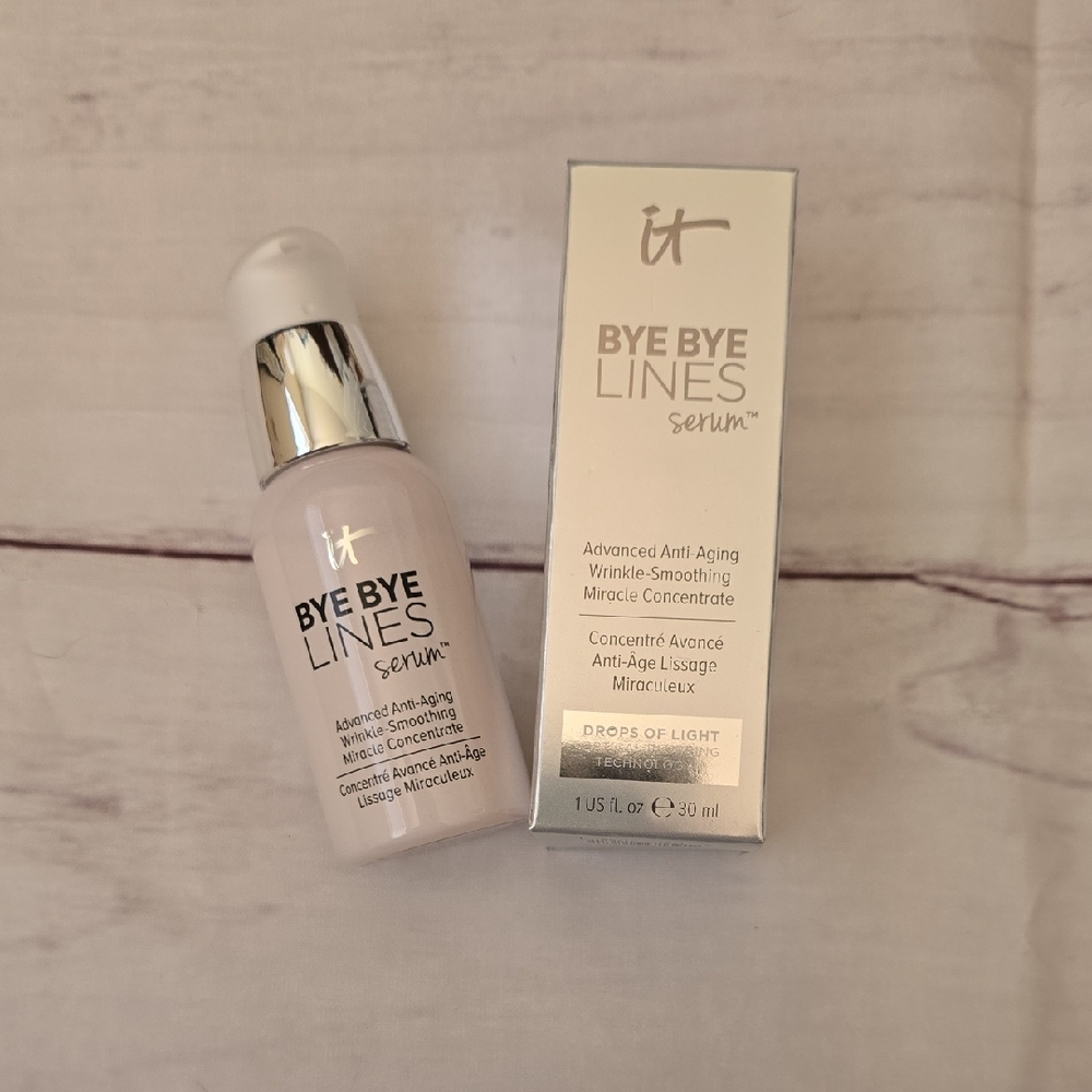 IT Cosmetics Bye Bye Lines Serum with Silver Cap